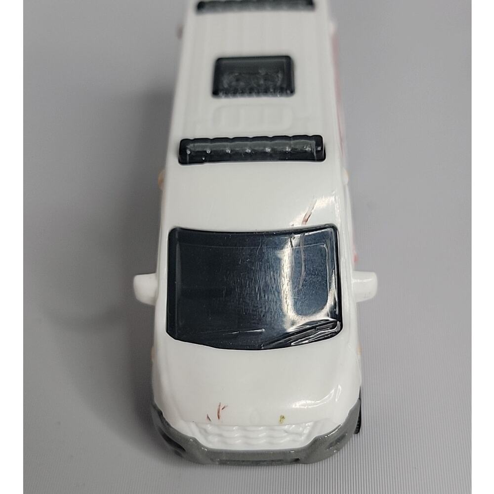 Matchbox Renault Master Ambulance Emergency Van White Diecast 2011 - Picture 2 of 7